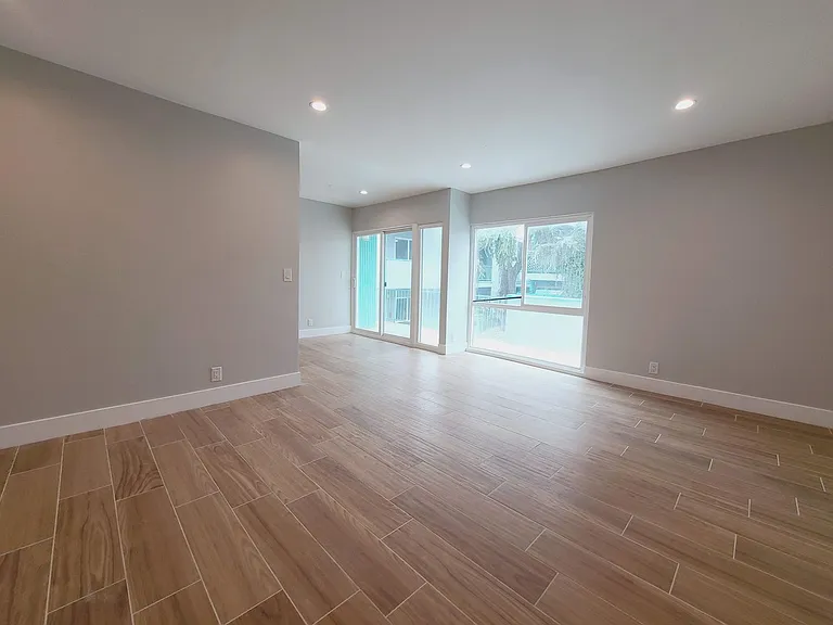 1776 S Rimpau Blvd — Photo 1