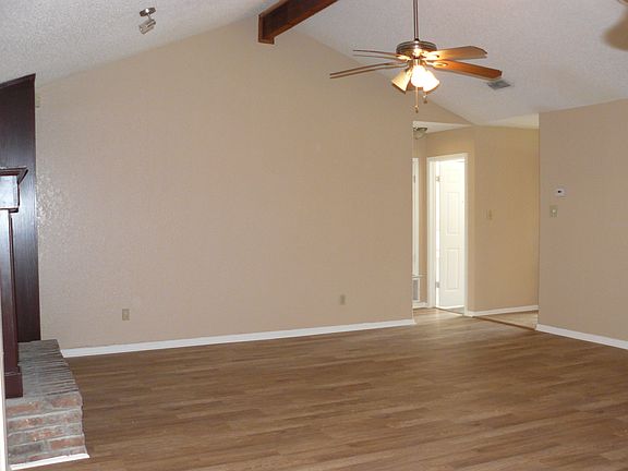 3rd image of 16406 Knottingham Dr