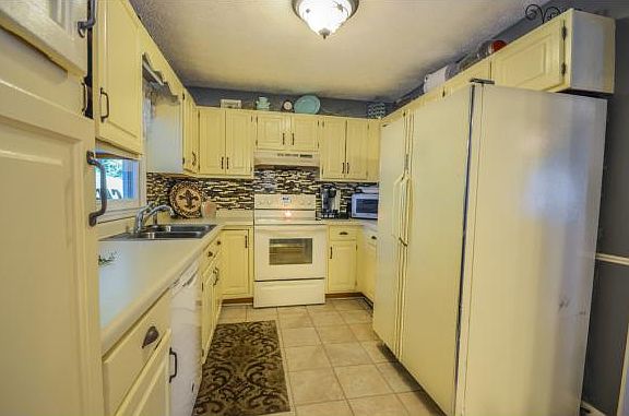 5th image of 339 Mimosa St