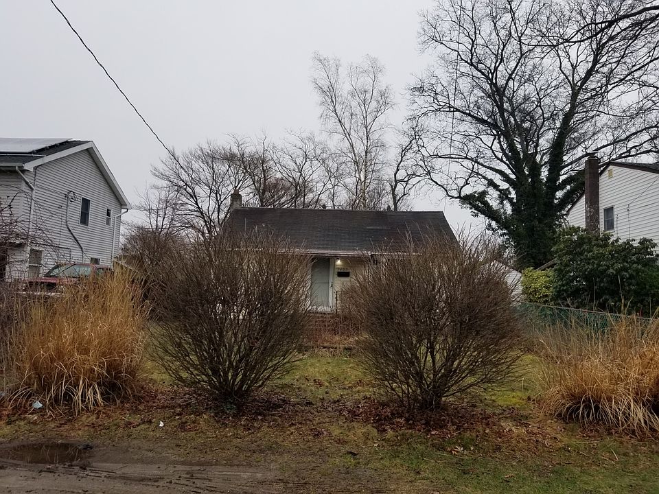 1st image of 1427 N Windsor Ave
