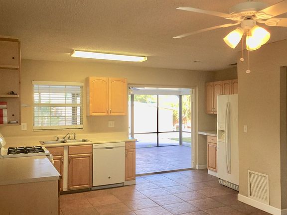 4th image of 1304 Lakewood Dr