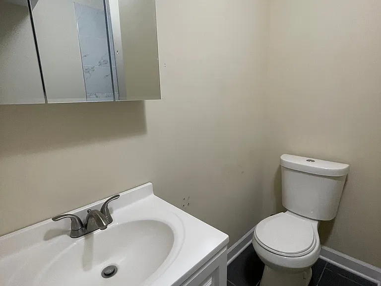 1004 S Oakley Blvd #GF — Photo 15