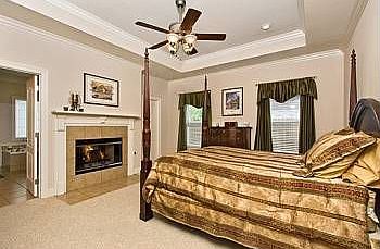 5th image of 300 Riverwood Dr