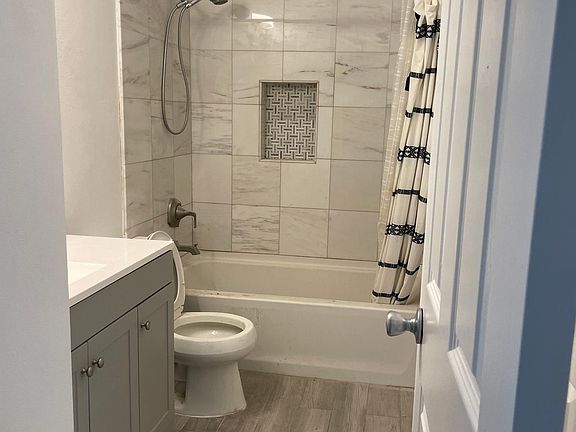 3rd image of 7622 Bestel Ave