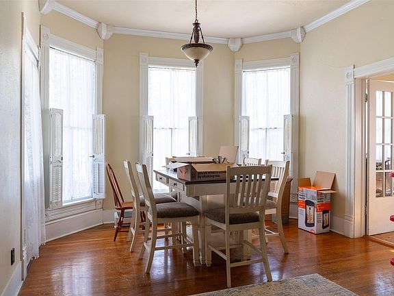 5th image of 401 Hanover St