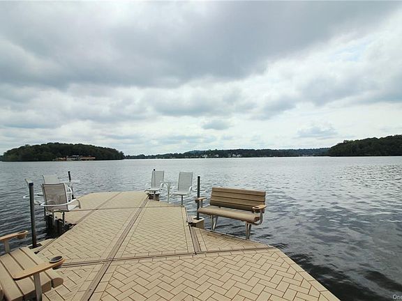 5th image of 252 W Lake Blvd