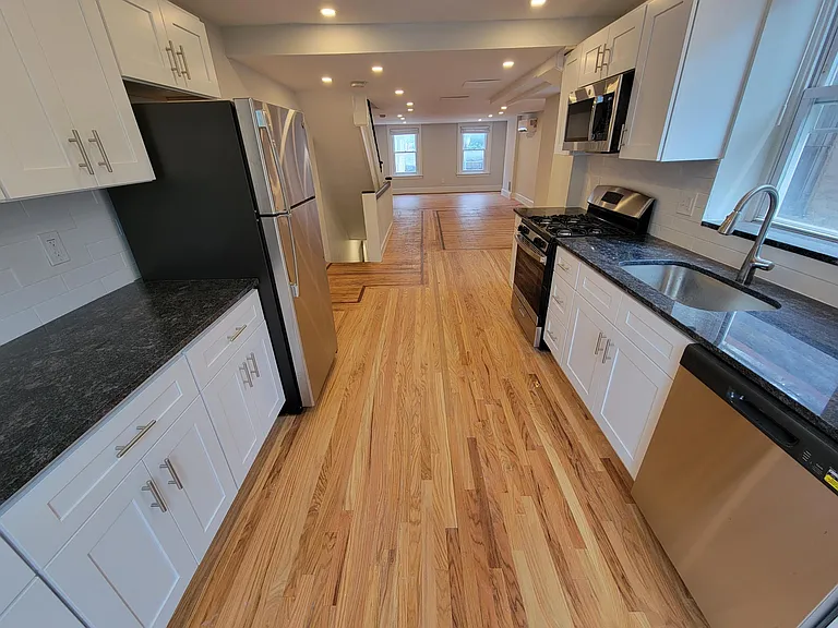 2050 Sansom St #2 — Photo 3