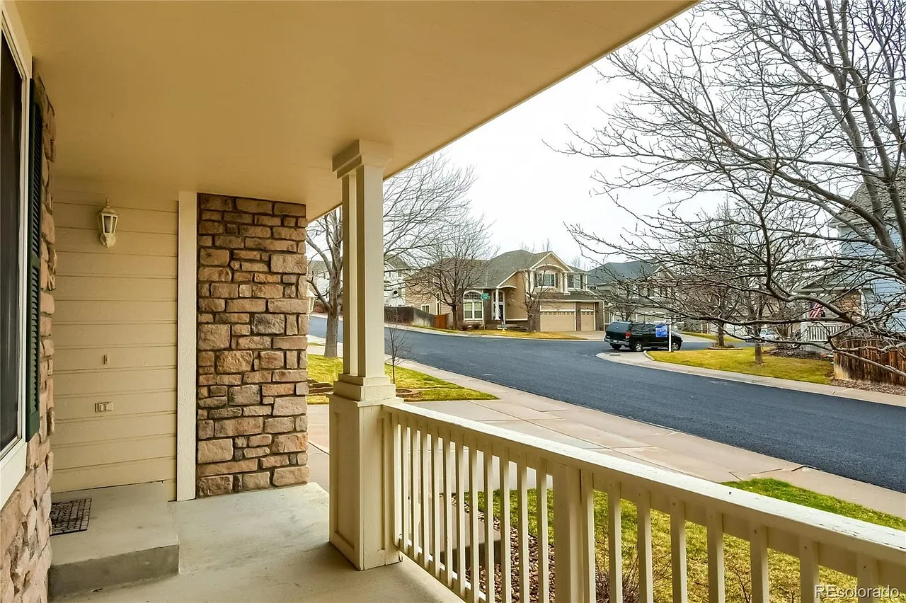 5 bed, 3.5 bath, 3949 sqft, $3,899 — Photo 2