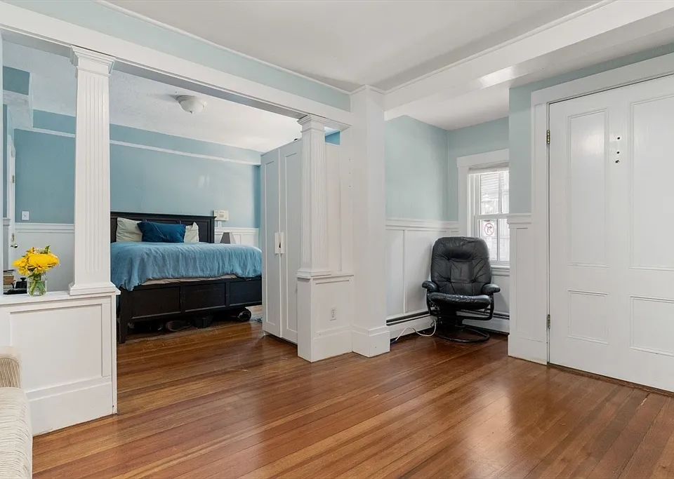 12 Monument Ave #1