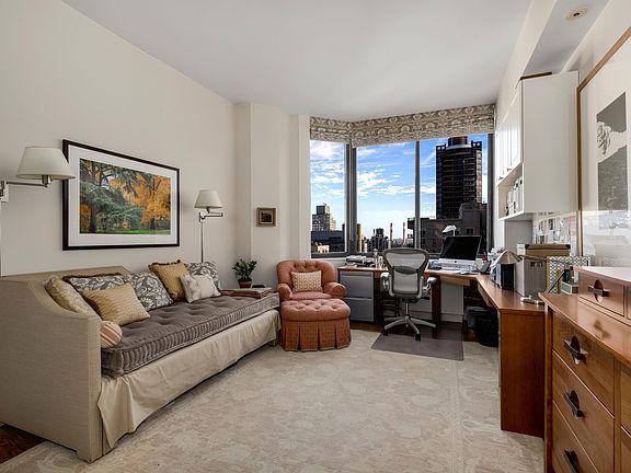 4th image of 200 E 65th St #22DE