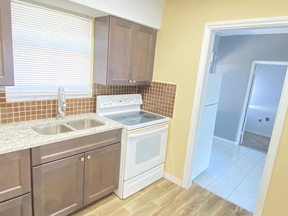 5th image of 895 19th Ave S