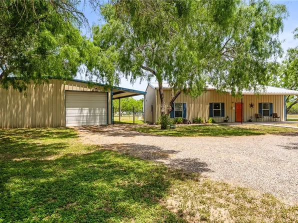 109 Frances Drive W, Three Rivers, TX 78071