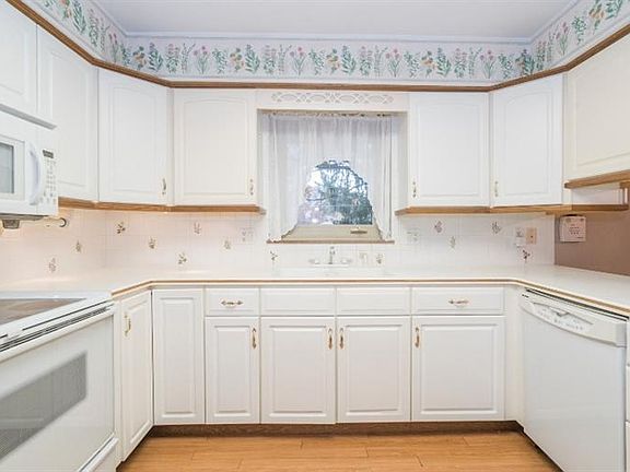 2nd image of 2752 Woodmont Dr
