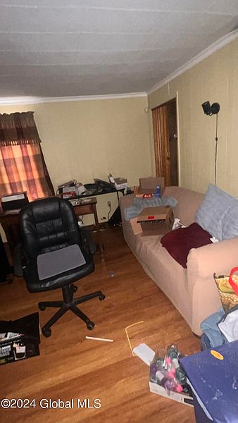 5th image of 1044 Helderberg Avenue