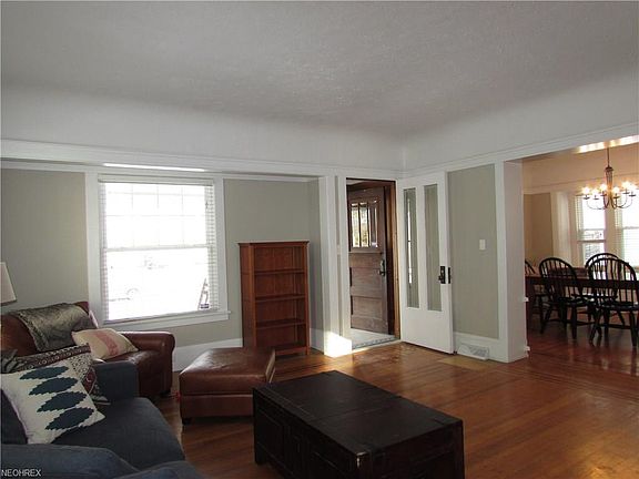 4th image of 1428 Robinwood Ave