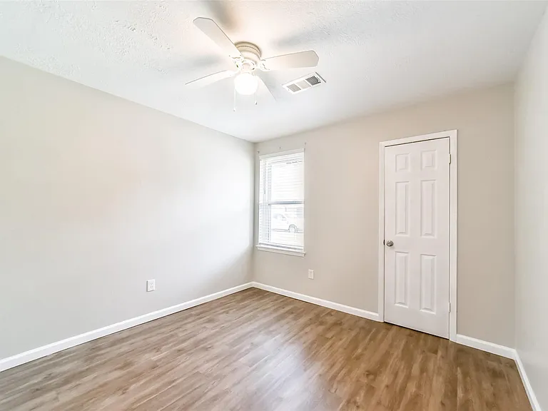 504 Avondale Ln — Photo 12