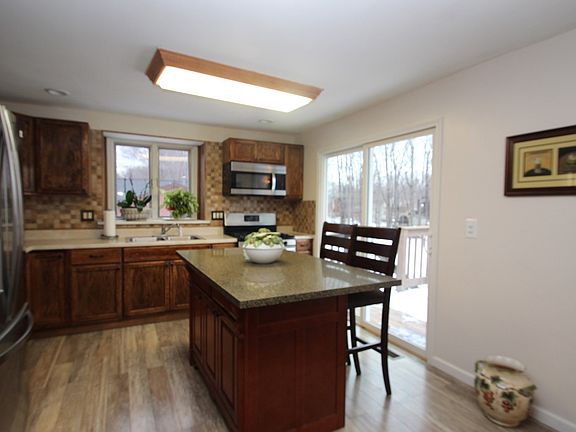 3rd image of 164 Larkwood Dr