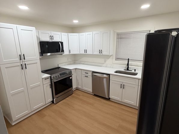 663 Bernon St APT 2, Woonsocket, RI