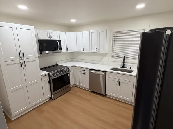 663 Bernon St APT 2, Woonsocket, RI 02895