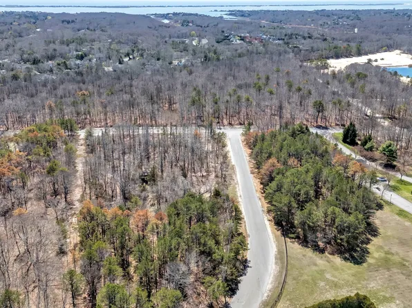 98 Old Country Rd, Westhampton, NY 11977