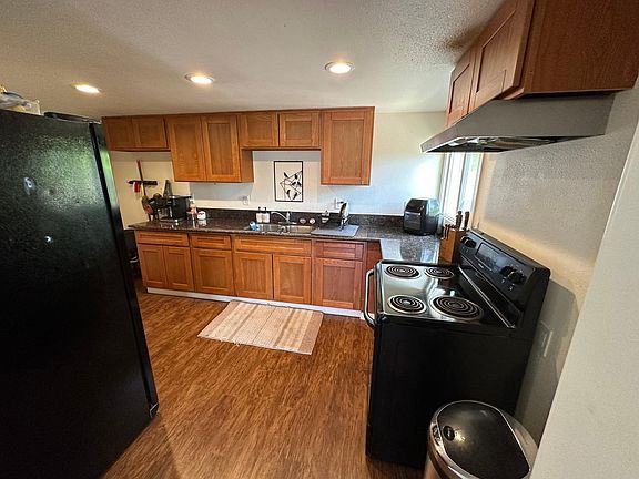 3rd image of 318 D St