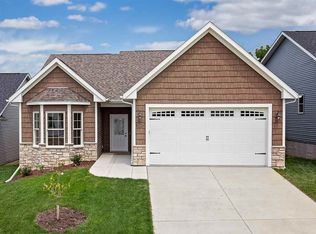 1608 Irish Woods Cir, Davenport, IA 52807