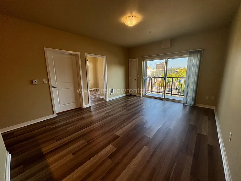 200 E Maple St — Photo 200