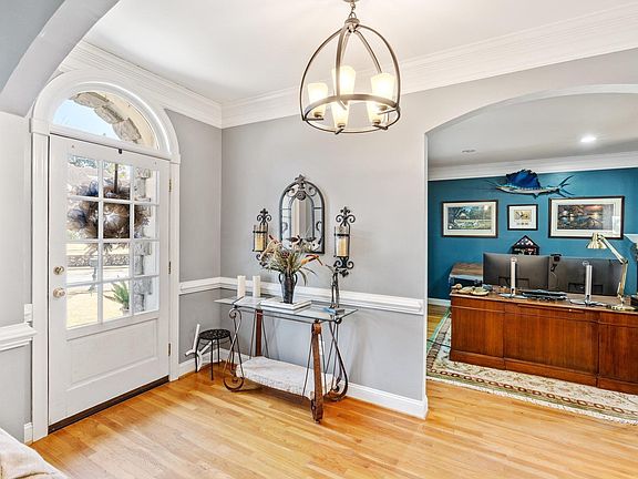 4th image of 15 Knightsbridge Dr
