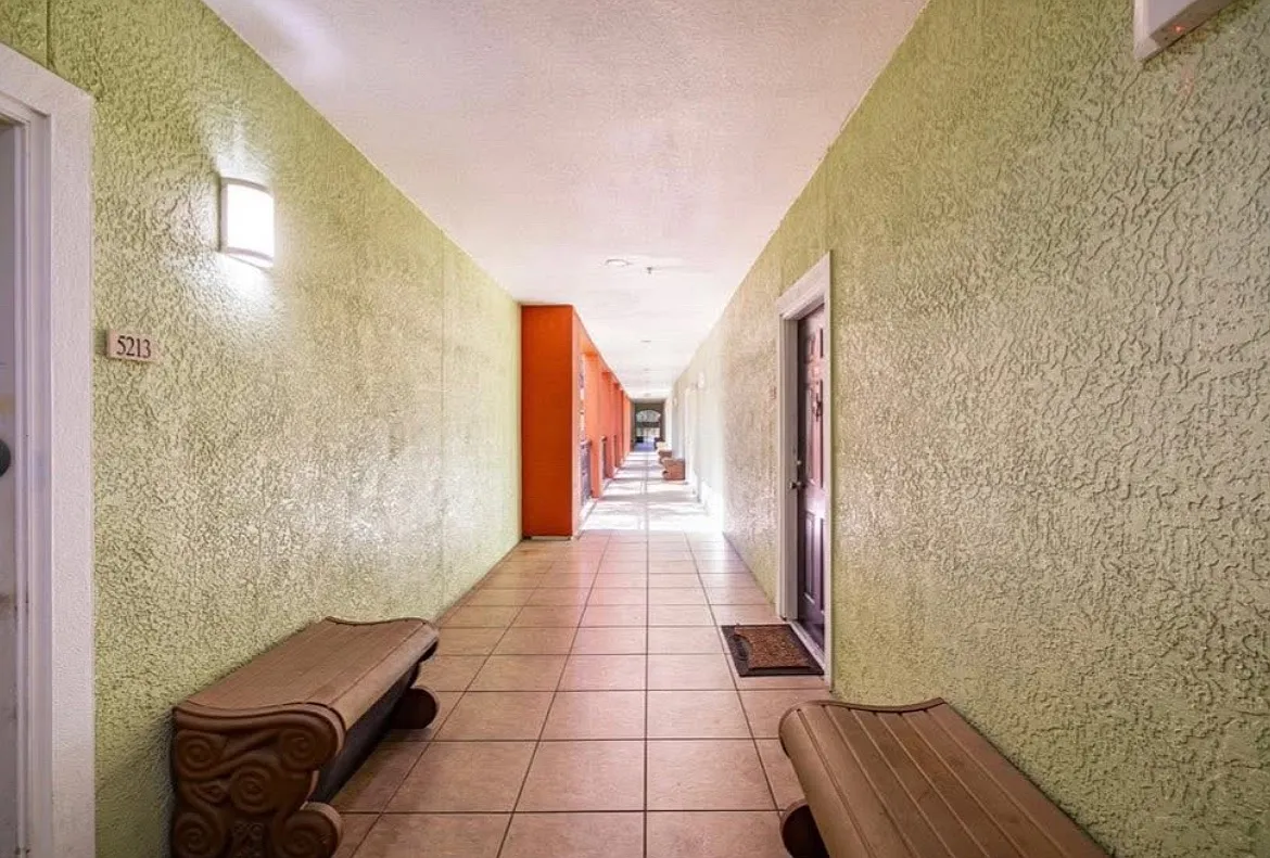 1810 E Palm Ave — Photo 3