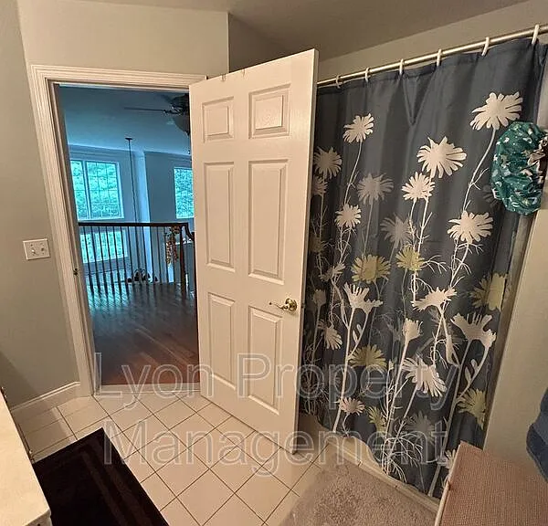 240 Sanctuary Dr — Photo 21