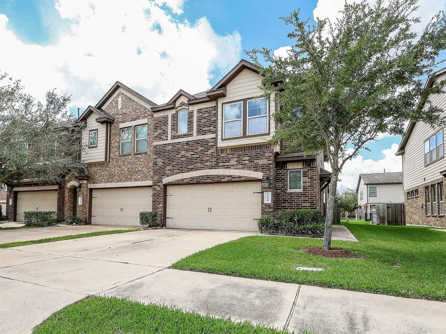 3 bed, 2.5 bath, 1964 sqft, $2,200 — Photo 1