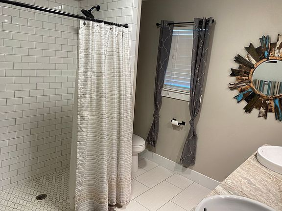 3rd image of 6100 Lynn Ln
