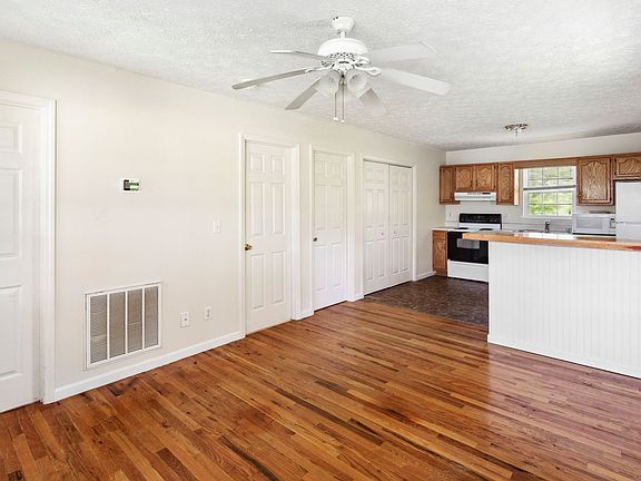 5th image of 206 Gatchell St APT 1