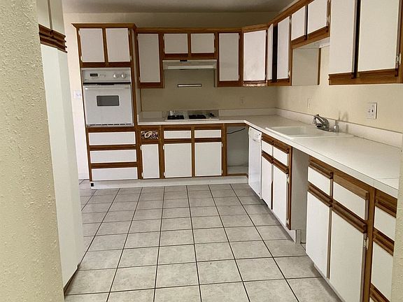 4th image of 925 Madeira Dr SE