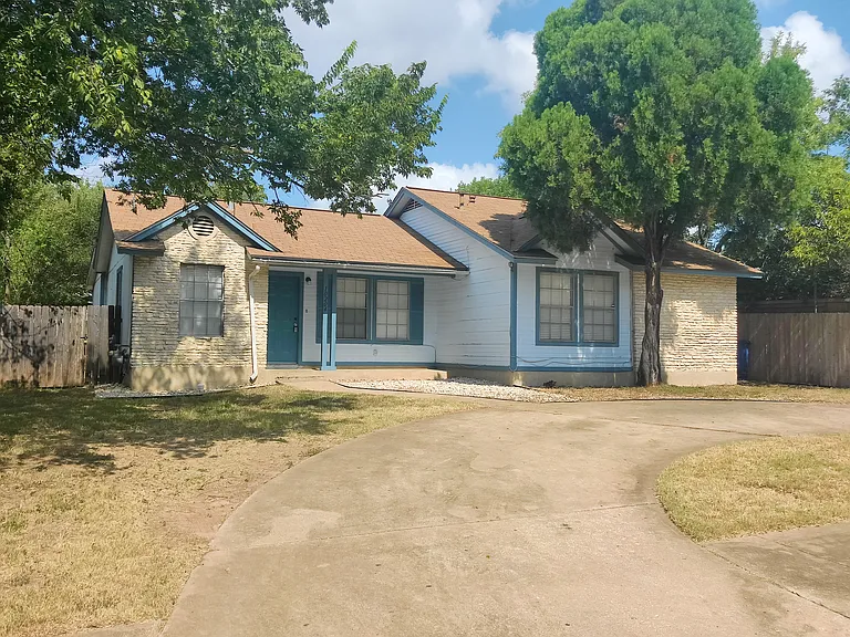 10204 Doc Holliday Trl — Photo 1