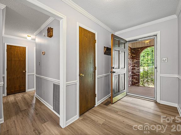 5th image of 504 Carson Rd