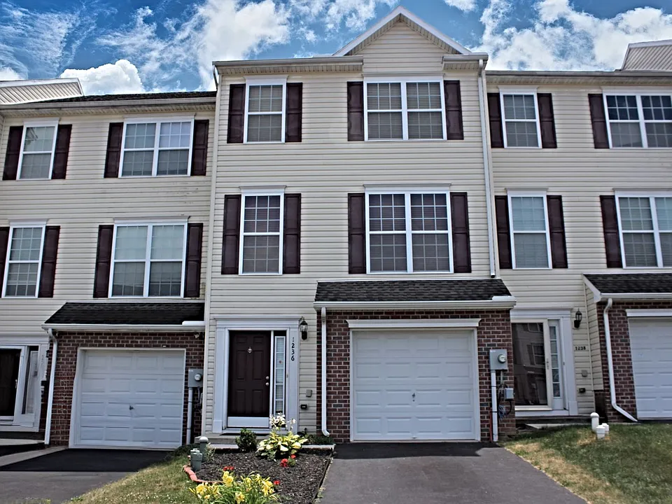 1236 Ledge Dr