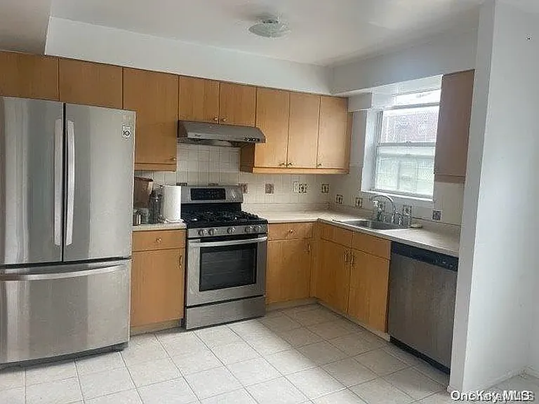 68-33 Cloverdale Ln #6833 — Photo 6
