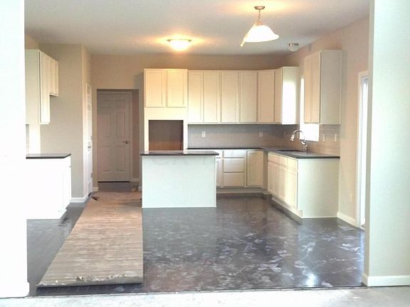 4th image of 212 Warbler Ct