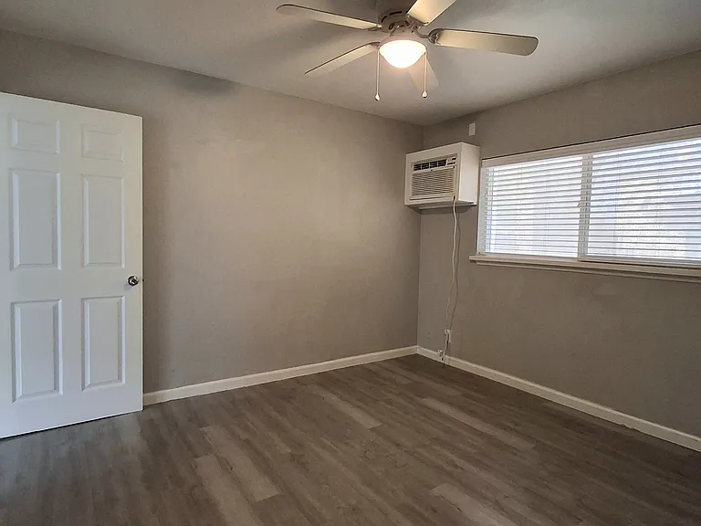 748 Lampasas Ave #4 — Photo 8