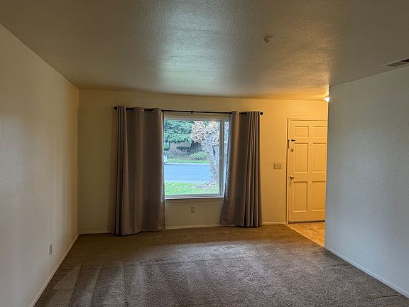 5th image of 288 Lincoln Ave