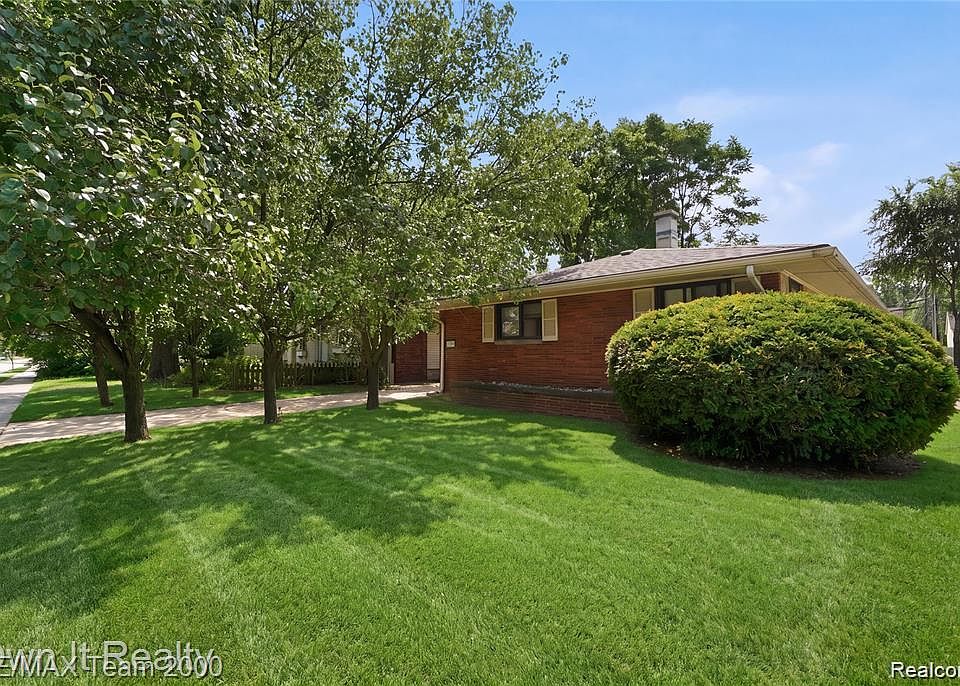 219 W Twelve Mile Rd #c, photo 3