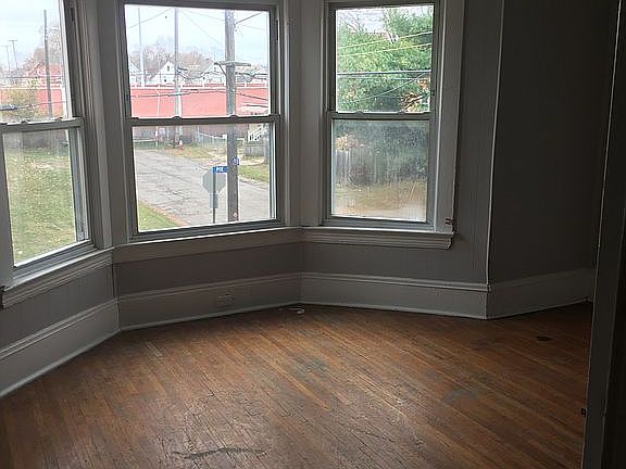 3rd image of 3424 Poe Ave