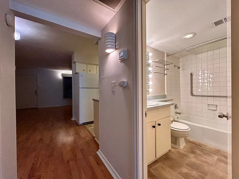505 W 7th St #207 — Photo 10