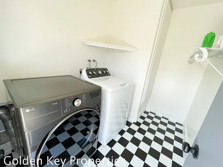 2715 Madison St #1 — Photo 13