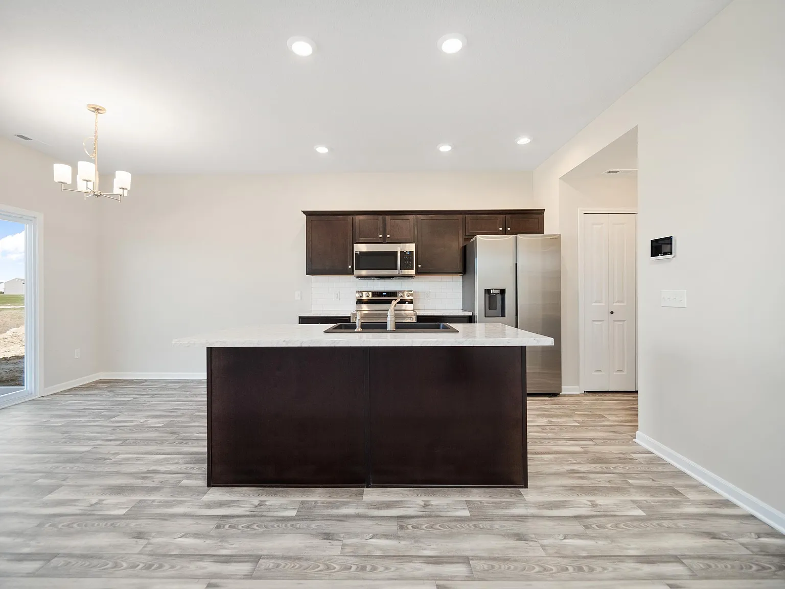 1045 W Hamilton Rd N — Photo 4