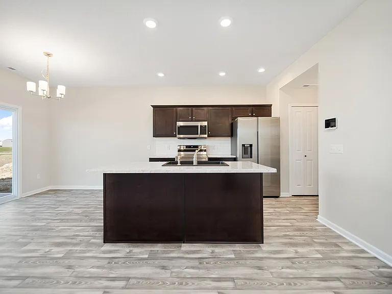1045 W Hamilton Rd N — Photo 4