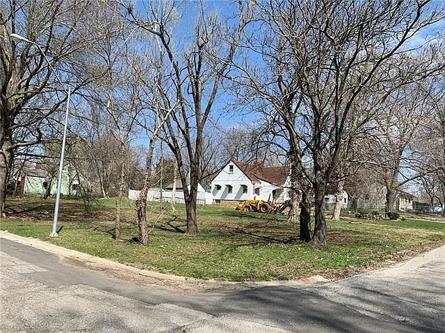 1st image of 1328 E 73rd St