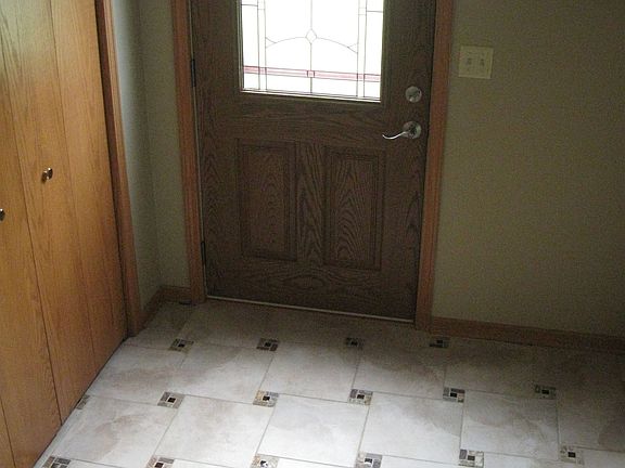 5th image of 4370 Fox Hills Dr
