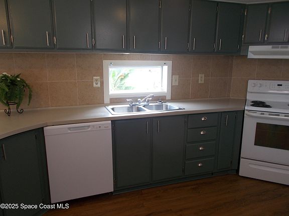 3rd image of 485 Egret Cir